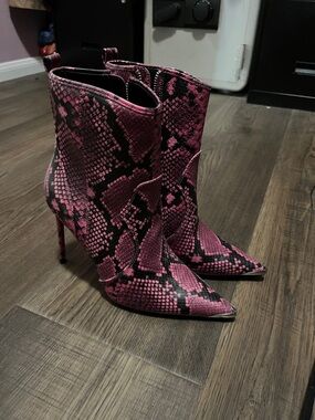 Pink Snakeskin Stiletto Ankle Boot NWT Size 8 Metal Toe Cap